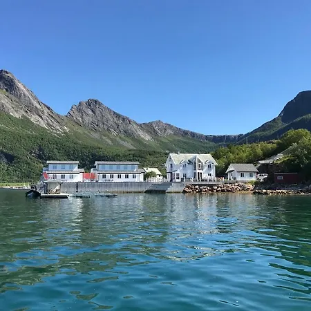 Nordskot Brygge Grottoy